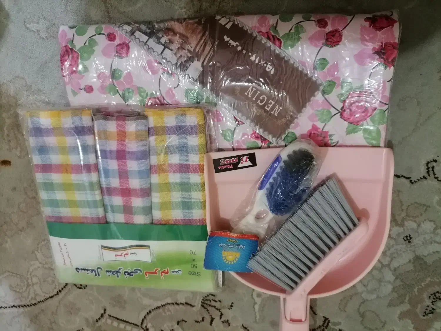 سفره ۸ نفره|سفره، حوله، دستمال آشپزخانه|اهواز, کوی باهنر|دیوار