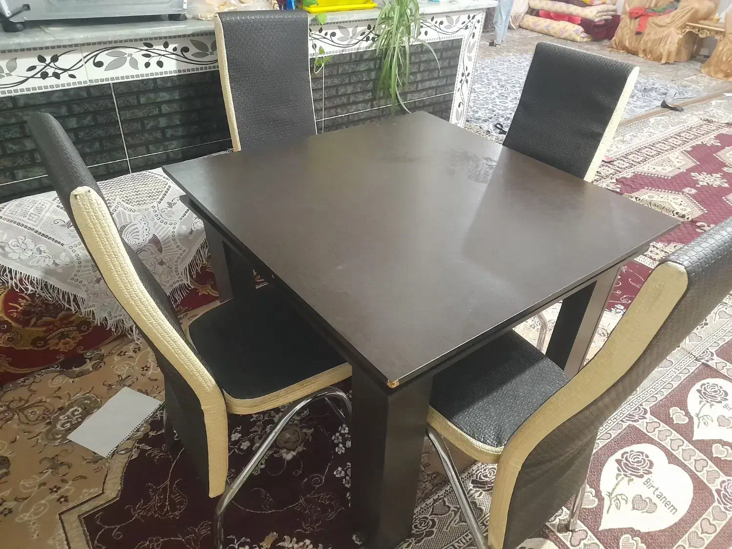 میز غذا خوری سالم و تمیز|میز و صندلی غذاخوری|اهر, |دیوار