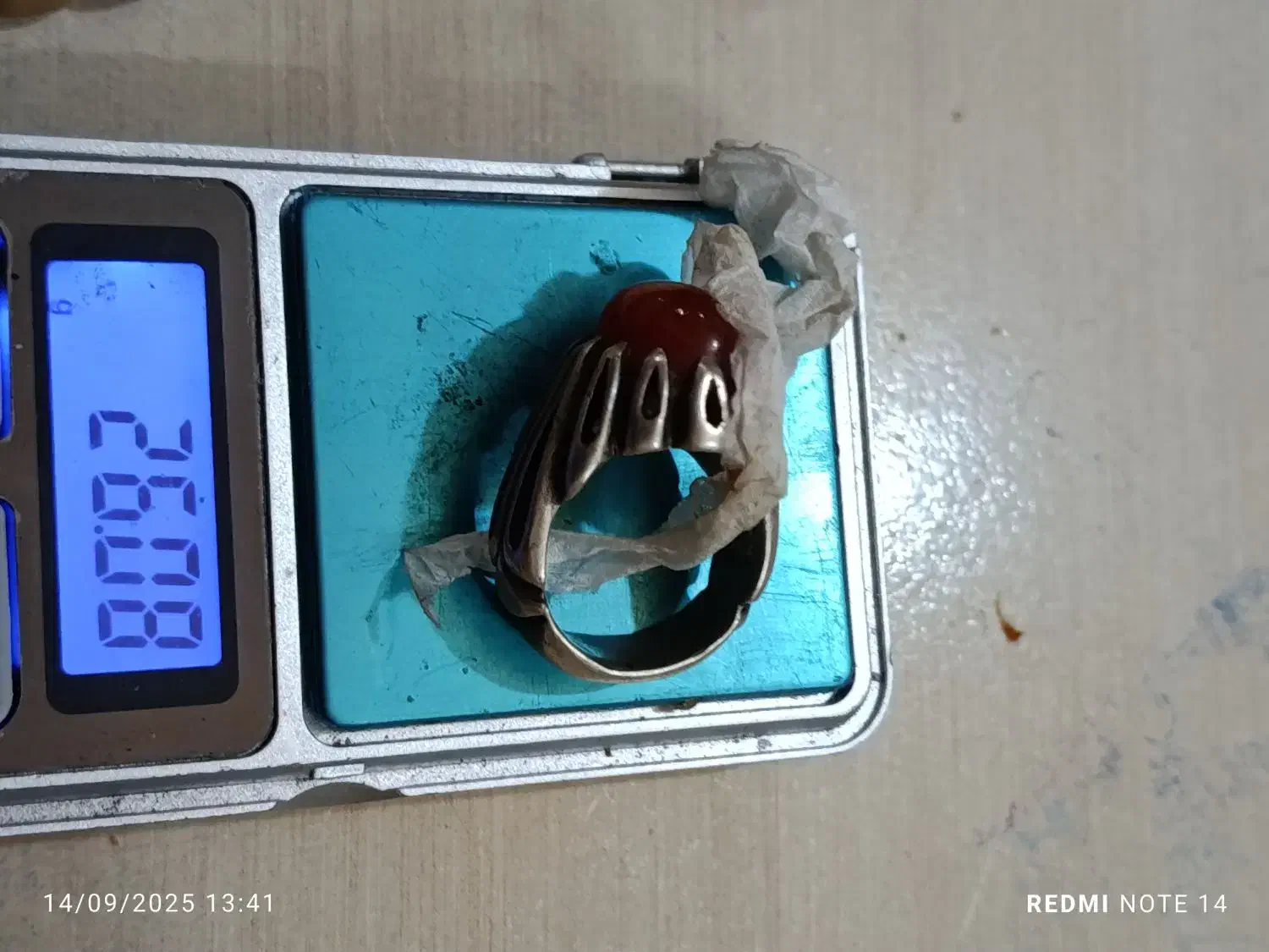 انگشتر و مقداری نقره جات|جواهرات|اندیشه, اندیشه فاز ۱|دیوار