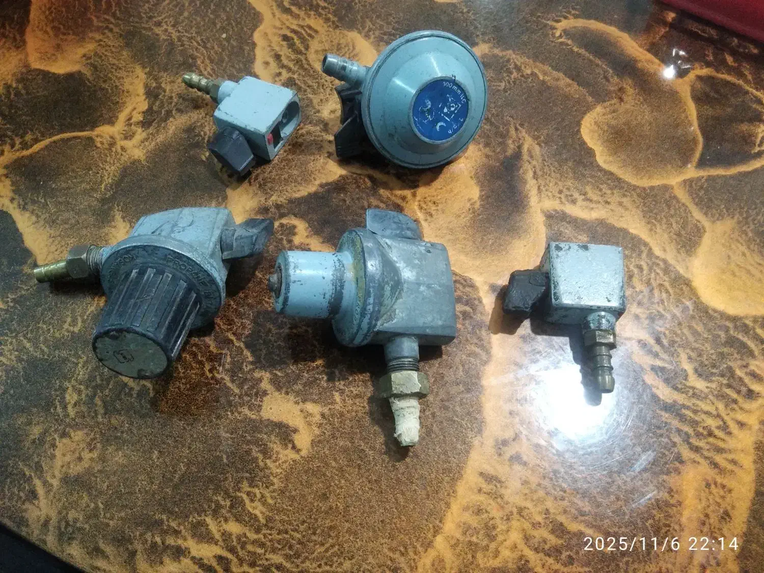 چند عددرگلاتور فشار قوی و معمولی|اجاق گاز و لوازم برقی پخت‌وپز|کازرون, |دیوار