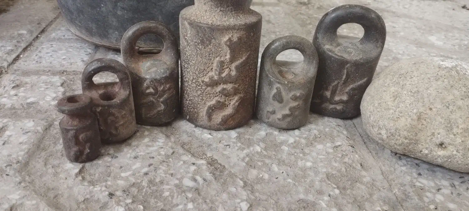 ترازو قدیمی|کلکسیون اشیاء عتیقه|همدان, |دیوار