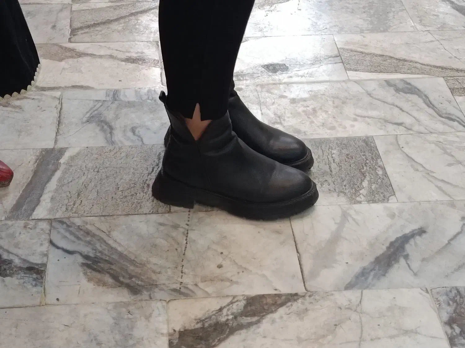 کفش ،نیم بوت|کیف، کفش، کمربند|مشکیندشت, |دیوار