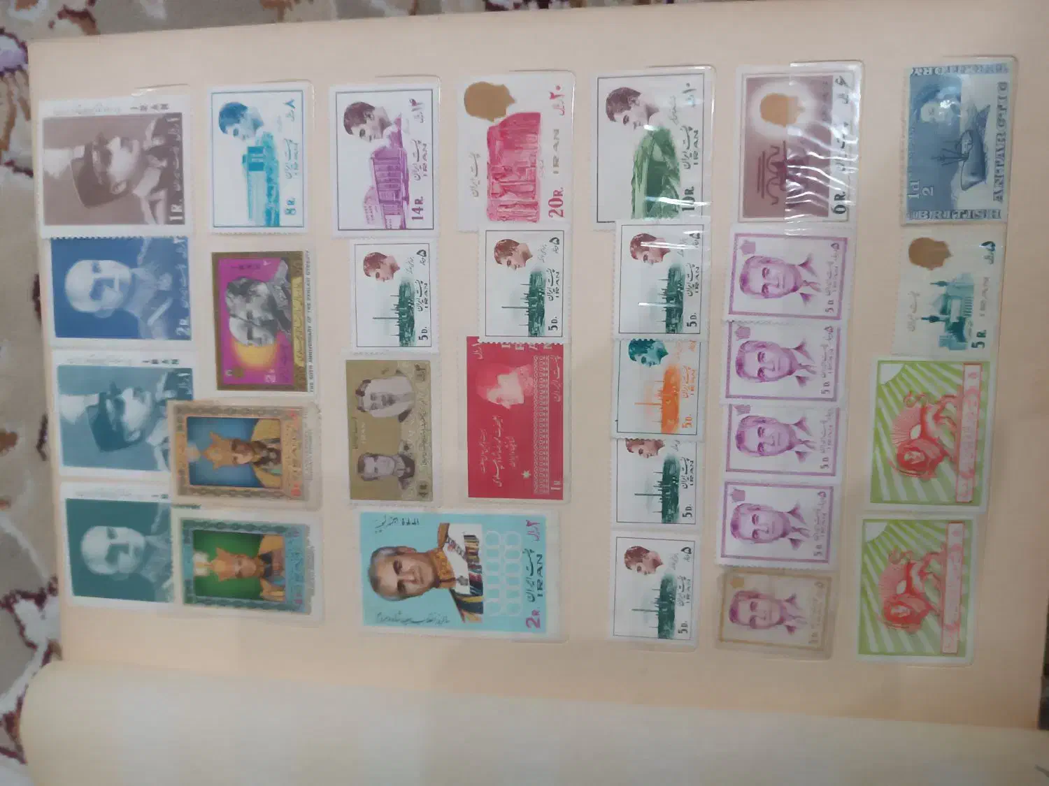 آلبوم تمبر|کلکسیون سکه، تمبر، اسکناس|اسلام‌شهر, باغ فیض|دیوار