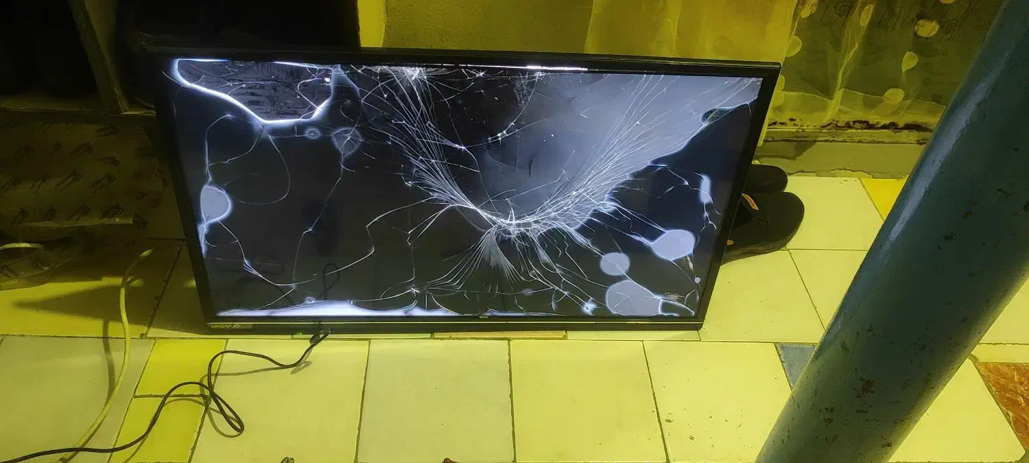 ال سی دی شکسته|تلویزیون و پروژکتور|وحیدیه, |دیوار