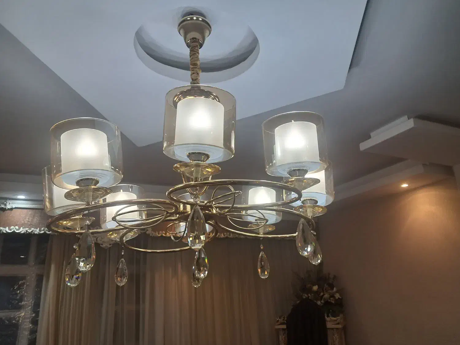 لوستر ۸شاخه شیک و سالم|لوستر و چراغ آویز|تهران, جنت‌آباد مرکزی|دیوار