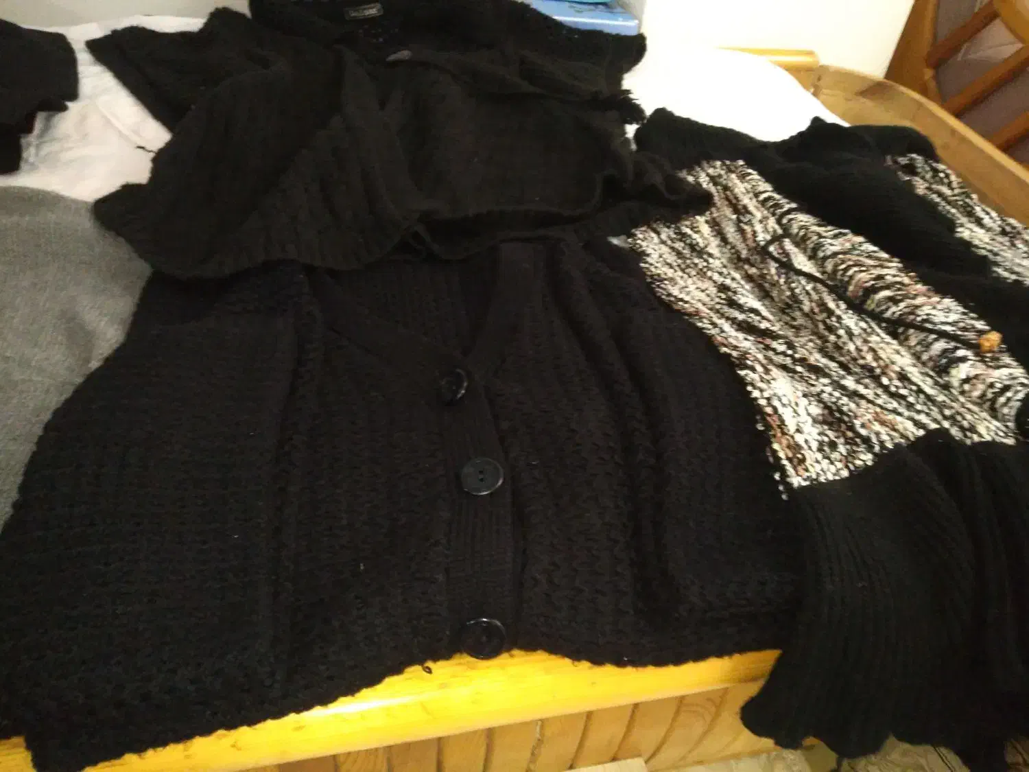 حراج کفش ولباس گرم|حراج|نوشهر, |دیوار