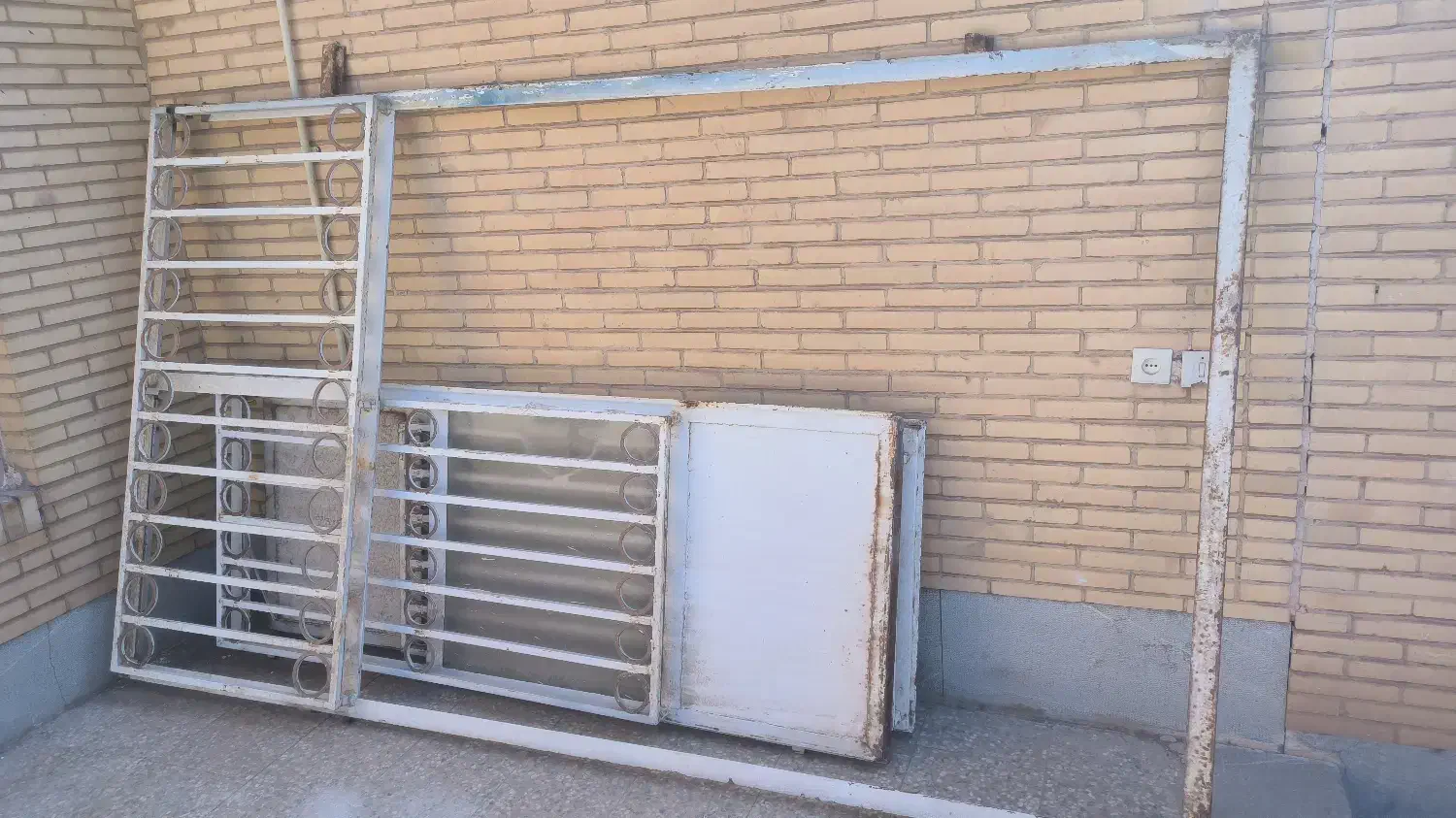 درب آهنی دست دوم و سالم در رفسنجان|مصالح و تجهیزات ساختمان|رفسنجان, |دیوار