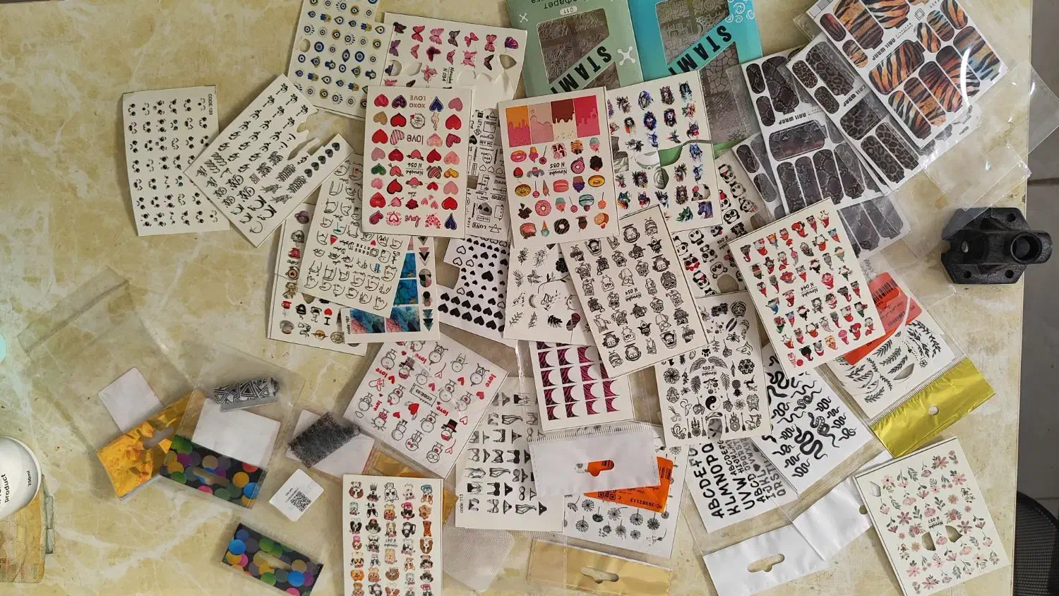 دستگاه استریل/یووی/سوهان برقی/فن/وسایل کاشت ناخن|آرایشگاه و سالن‌های زیبایی|اصفهان, لاله|دیوار