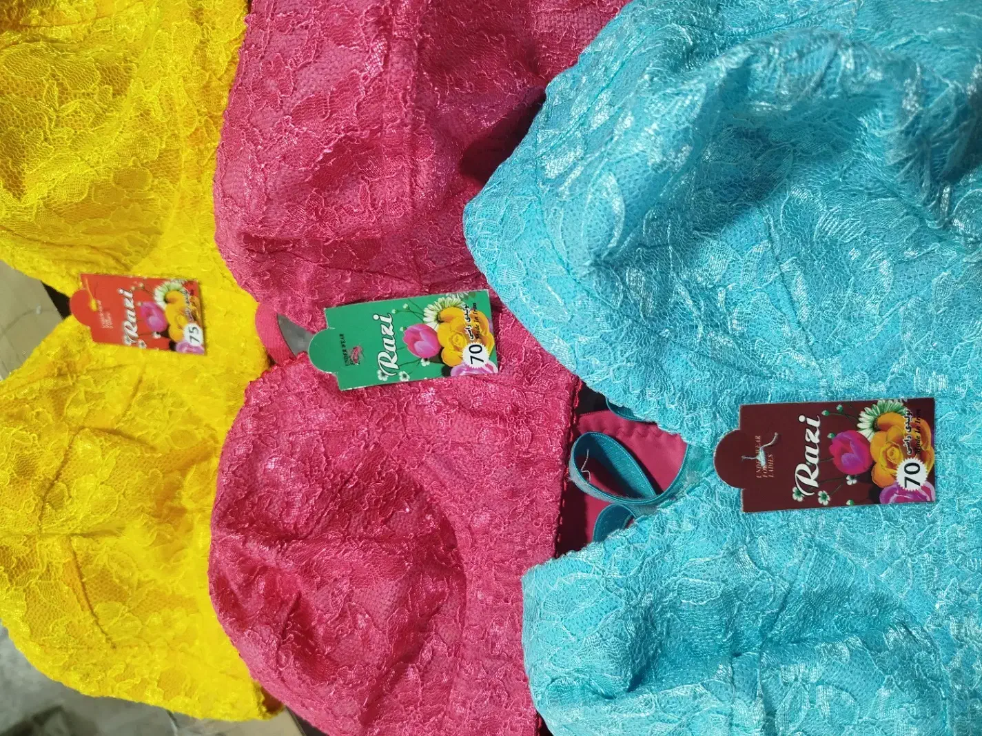 سوتین|لباس|بندر گناوه, |دیوار