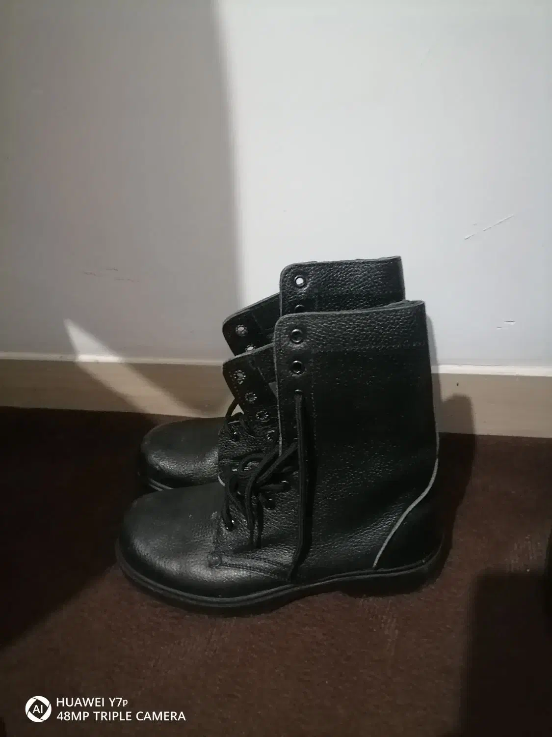 پوتین|کیف، کفش، کمربند|رشت, پیرکلاچای|دیوار