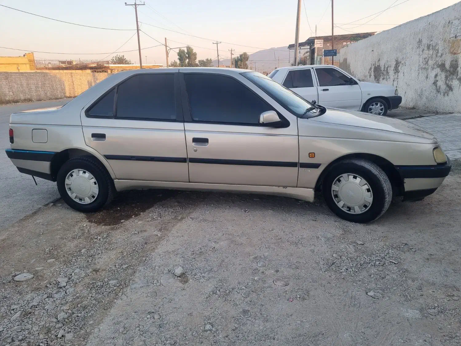 پژو ۴۰۵ مدل ۸۴ رنگ‌بژ|خودرو سواری و وانت|فیروزآباد (فارس), |دیوار