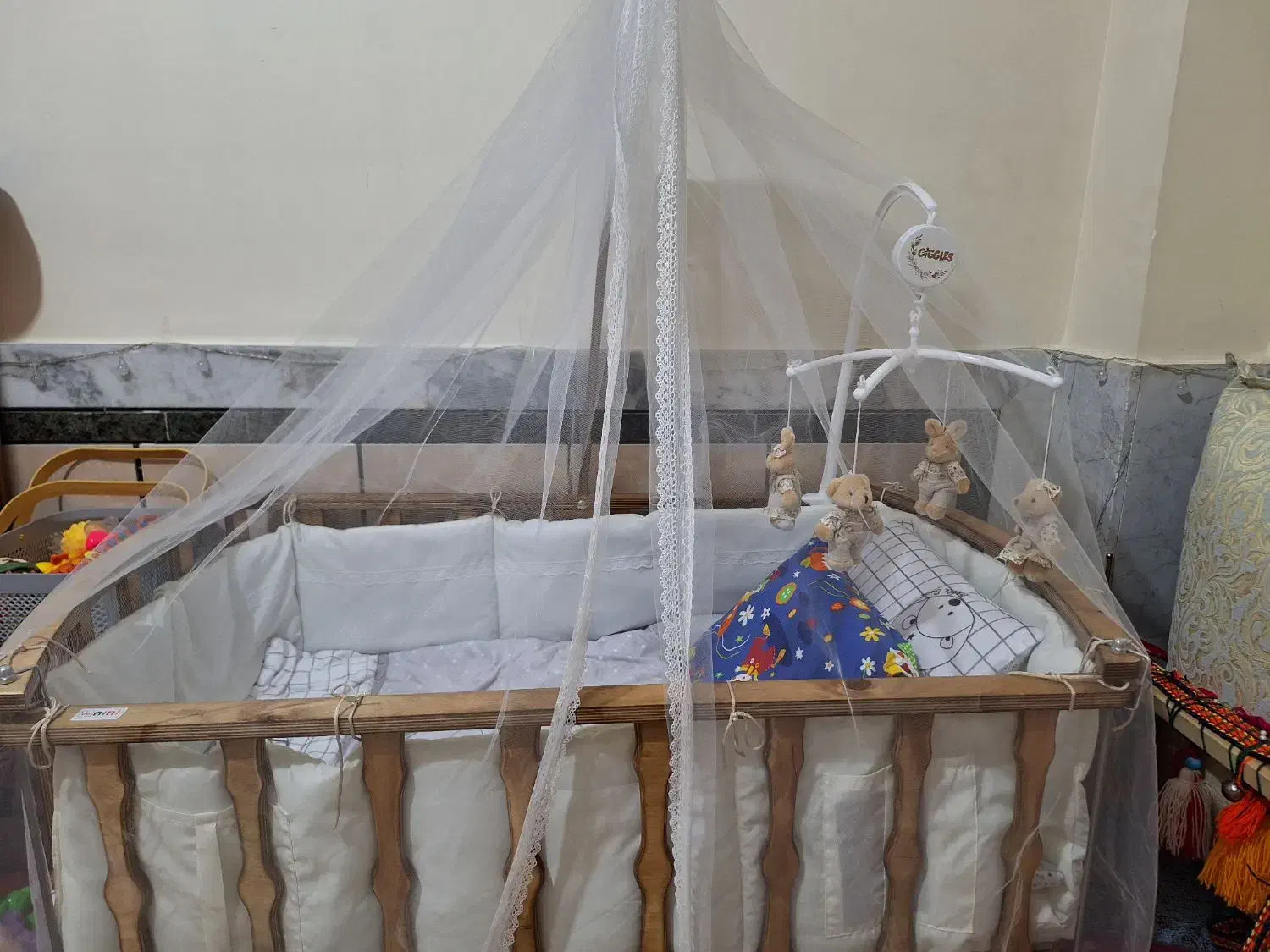 تخت نوزاد|تخت و صندلی بچه|فولادشهر, C1|دیوار