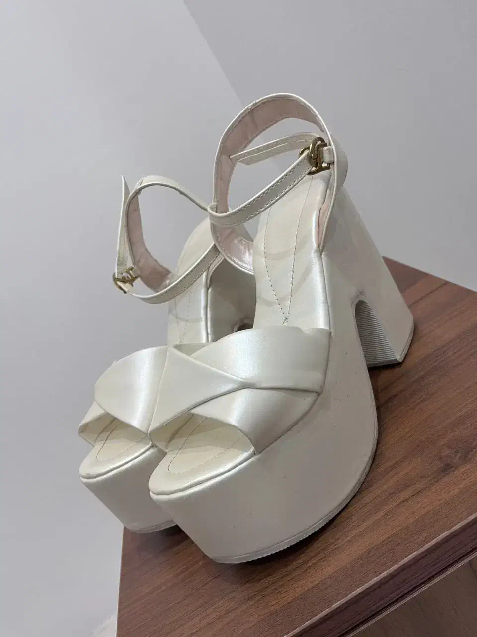 کفش جادویی عروس|کیف، کفش، کمربند|آمل, |دیوار