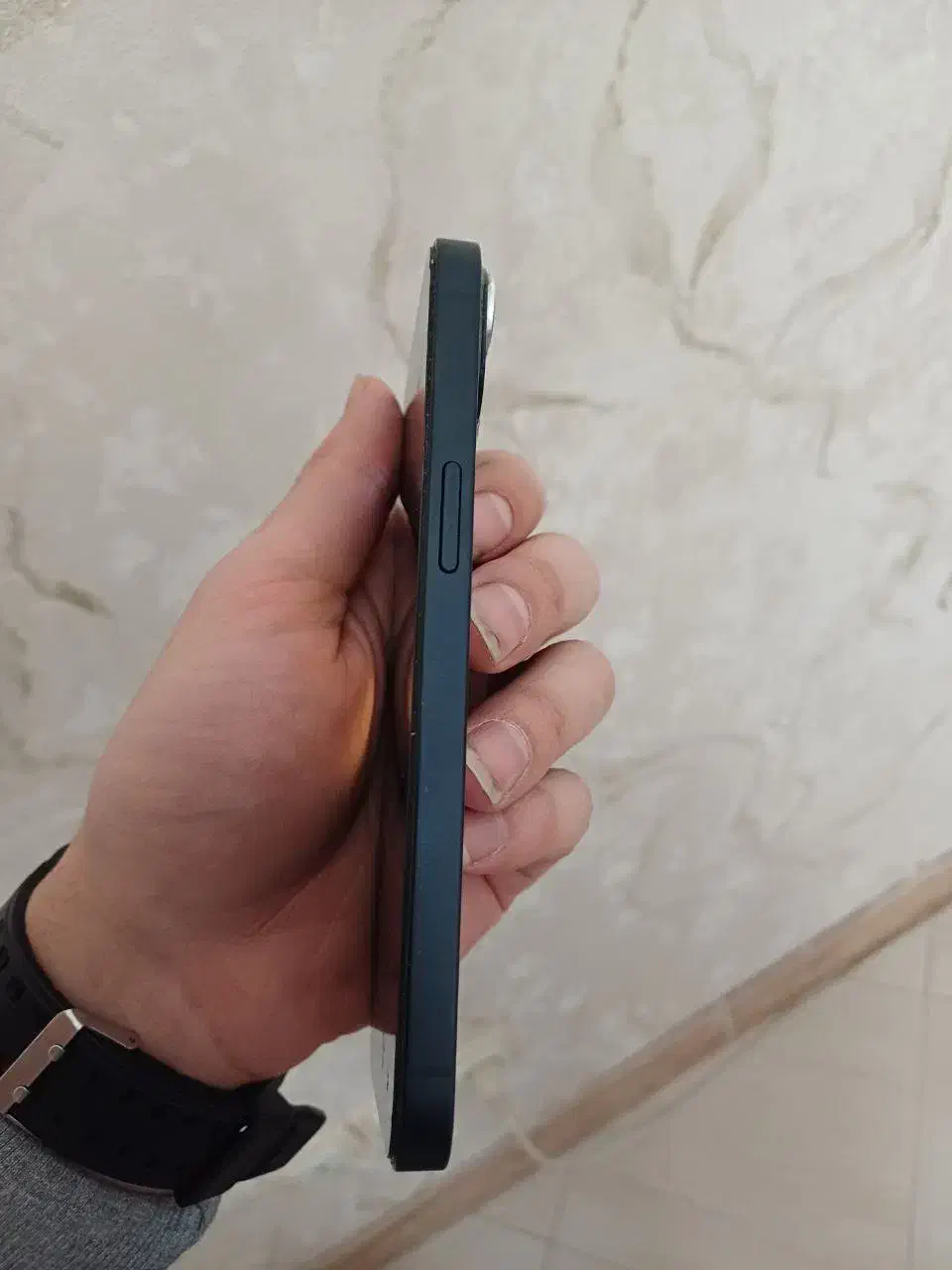 Iphone13|موبایل|میانه, |دیوار