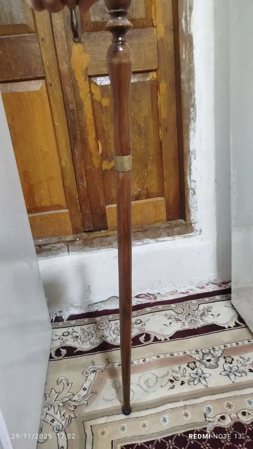 عتیقه عصا وشمشیرویک عددبافورنوهمه قدیمی کلکسیونی|کلکسیون اشیاء عتیقه|شهر بابک, |دیوار