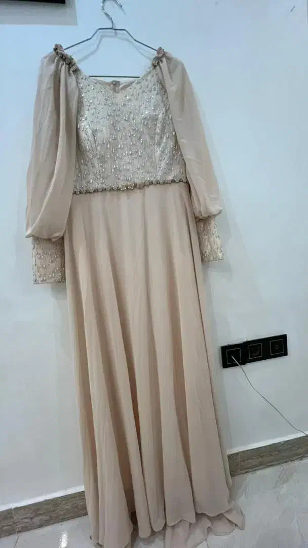 لباس مجلسی|لباس|رشت, نظری|دیوار