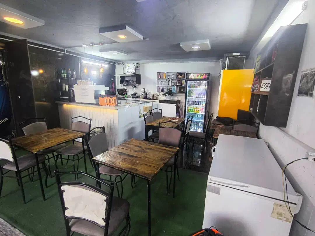 میز و صندلی|صندلی و نیمکت|صدرا-فارس, فاز ۱|دیوار