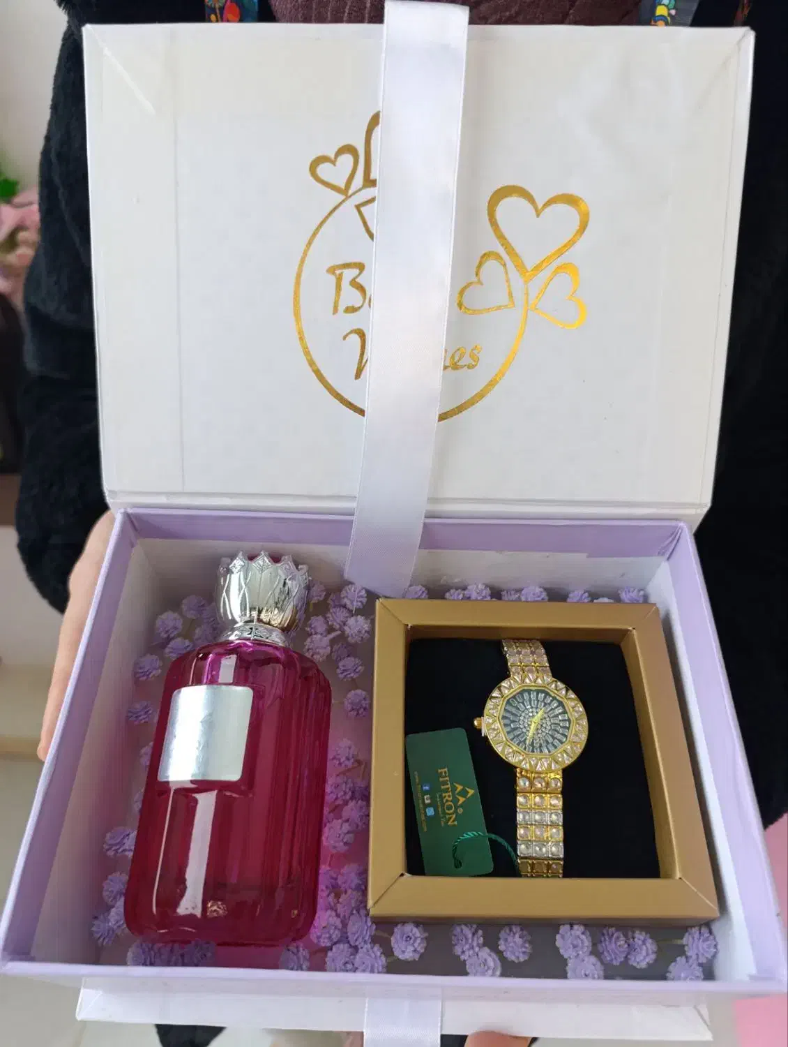 کادو/گل/هدیه/روز مادر/روز زن|گل مصنوعی|ساوه, |دیوار