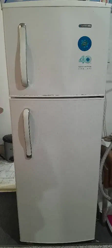یخچال 12 فوت ایستکول موتور قدیم سالم و تمیز|یخچال و فریزر|رشت, عینک|دیوار
