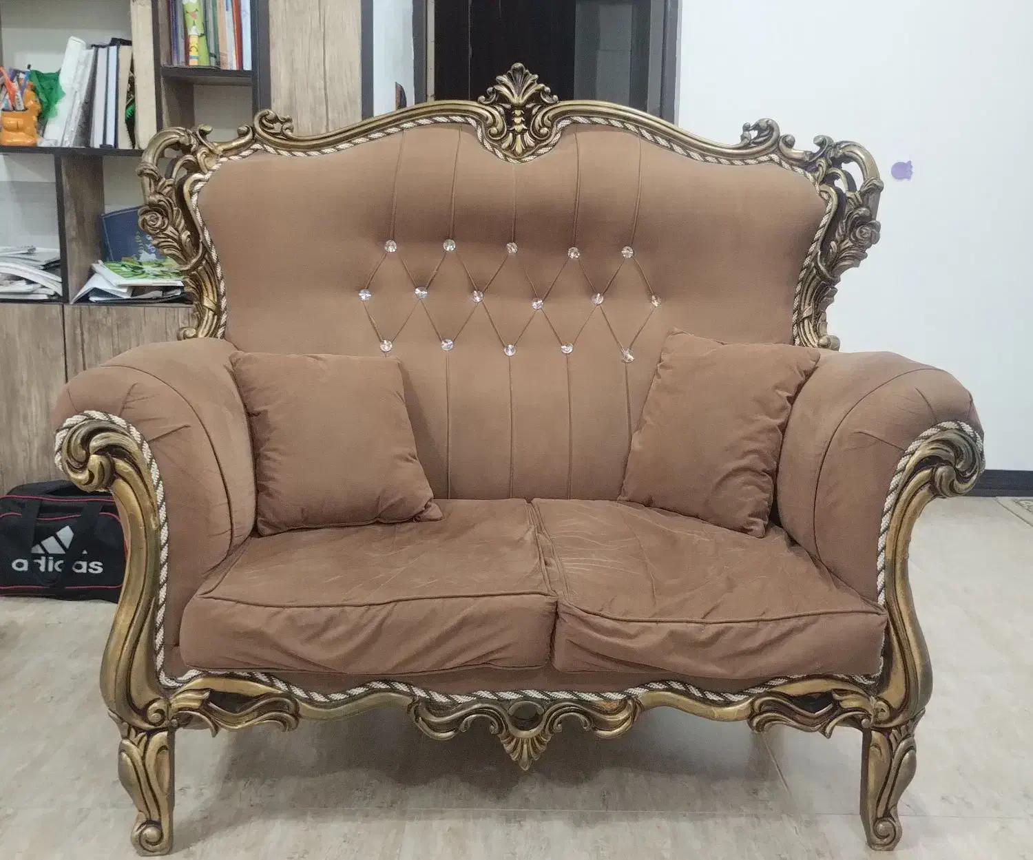 مبل هفت نفره در حد نو|مبلمان خانگی و میز عسلی|رشت, گلزاران|دیوار