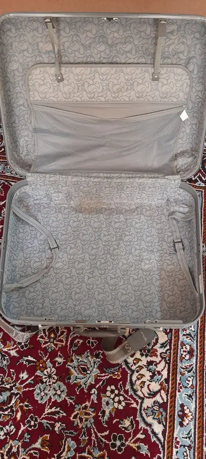 چمدان|کیف، کفش، کمربند|اهواز, سپیدار|دیوار