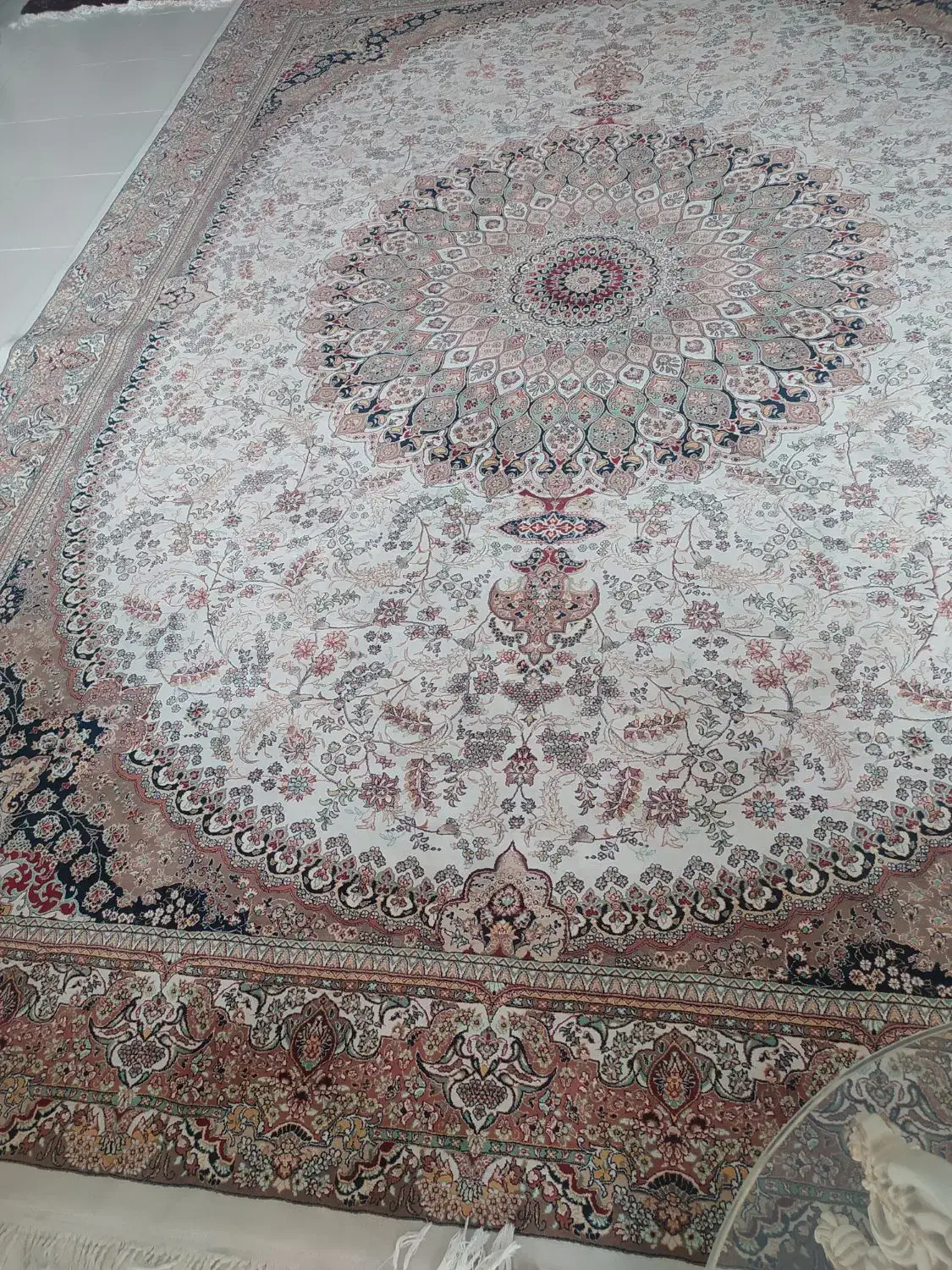 مبل کلاسیک استیل ۹ نفره و فرش ماشینی ۱۲ متری|حراج|تبریز, |دیوار