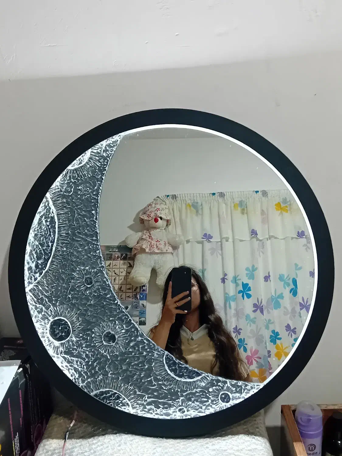 آینههٔ ماه|آینه|کیاشهر, |دیوار