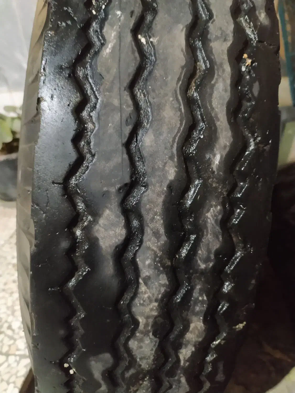 لاستیک نیسان|قطعات یدکی و لوازم جانبی|کاشان, سه راه پرورشگاه|دیوار