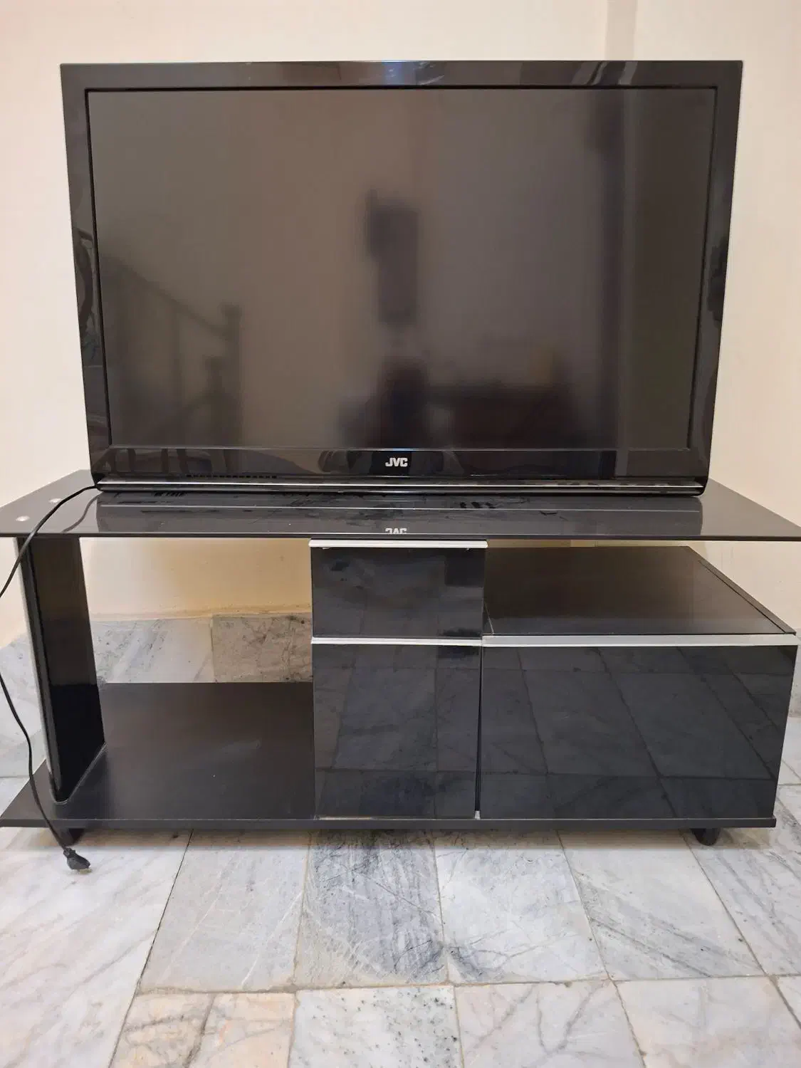 تلوزیون jvc 42 اینچ همراه میز|تلویزیون و پروژکتور|بجنورد, |دیوار