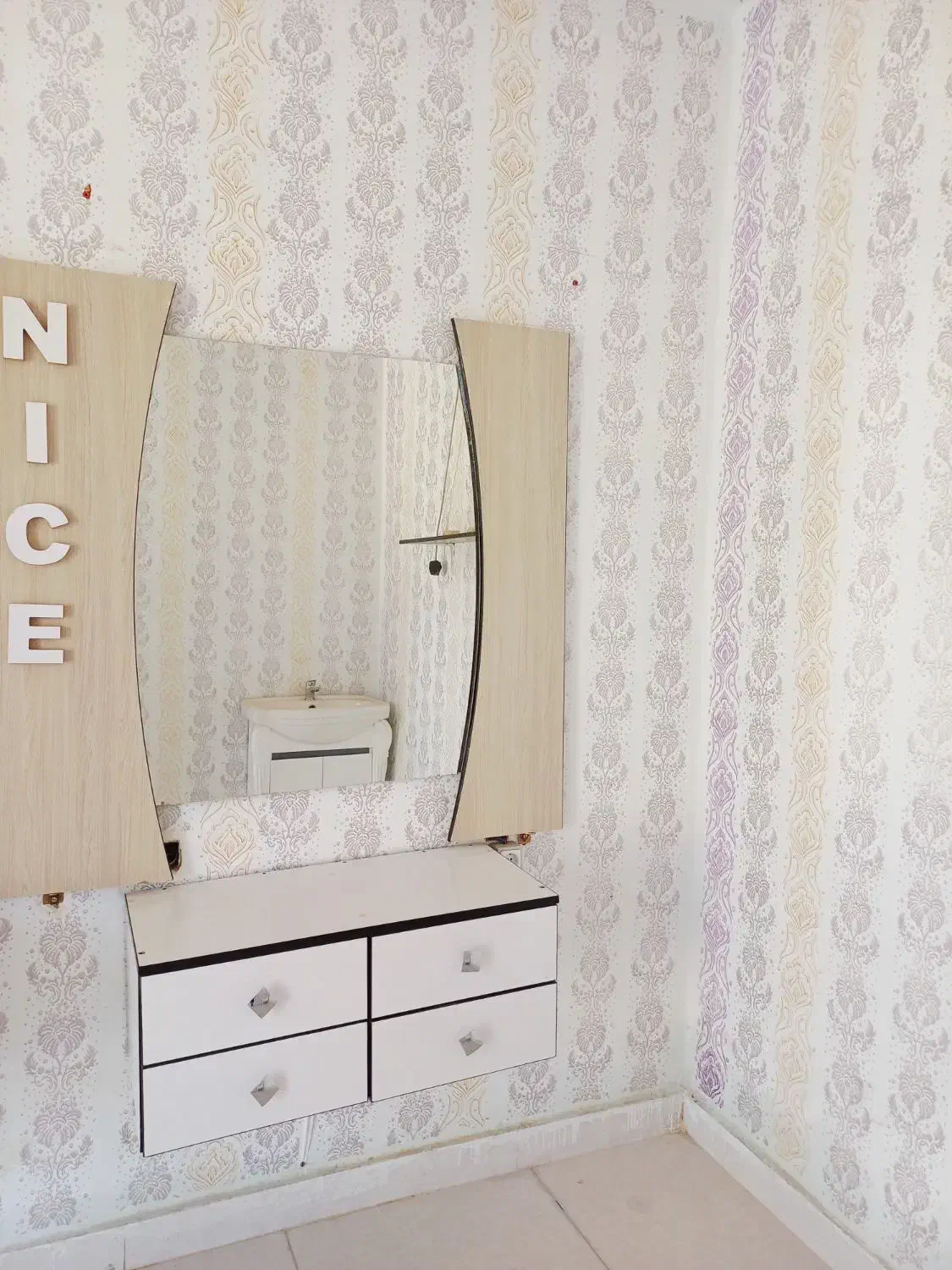 اینه صالن|آینه|سوسنگرد, |دیوار