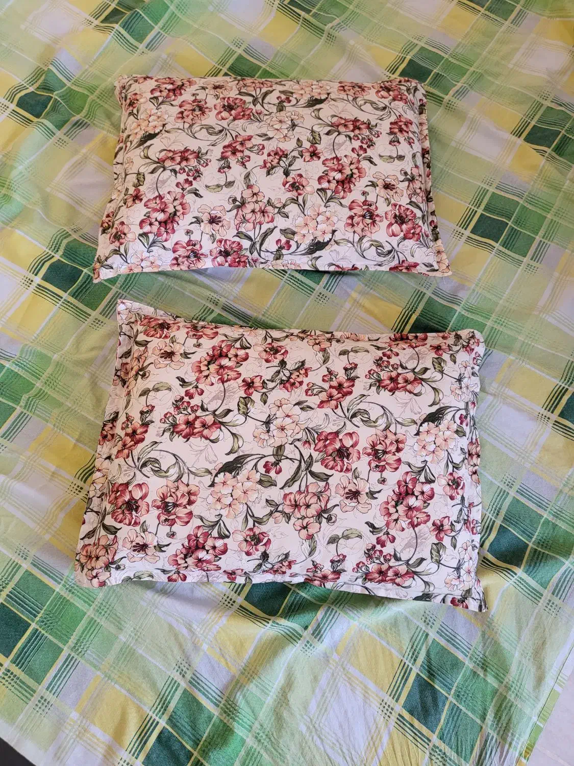 تشک و بالشت|رختخواب، بالش، پتو|قم, انسجام|دیوار