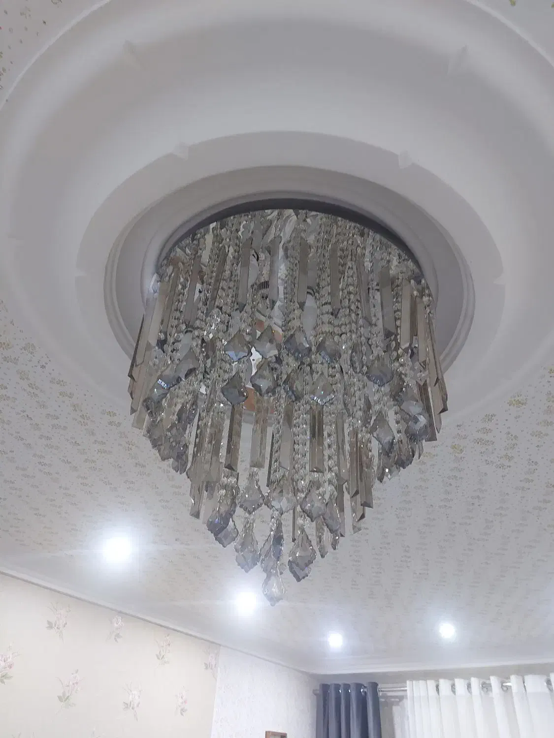 لوستر سالم و پر نور|لوستر و چراغ آویز|رشت, یخسازی|دیوار