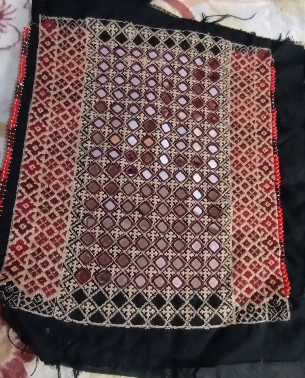 زیح و آستین هزار آدینکی|لباس|خاش, |دیوار