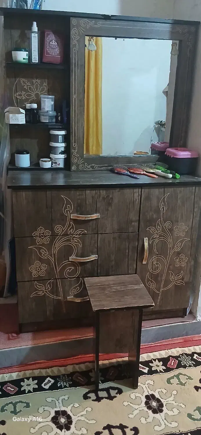 میزآرایشی درحدنو تمیز|آرایشگاه و سالن‌های زیبایی|اندیکا, |دیوار