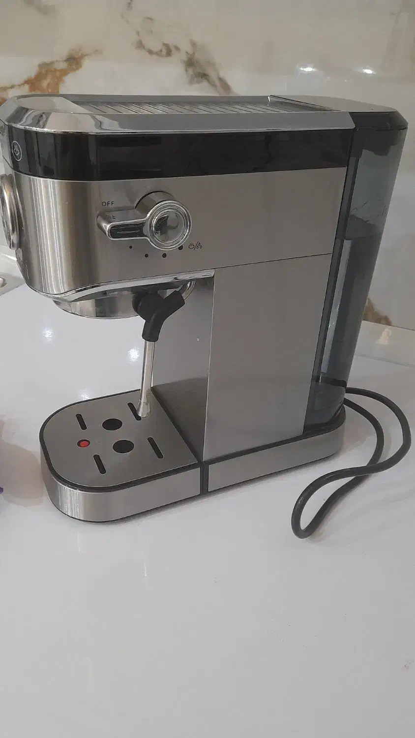 یک عددقهوه سازنوفقط یه باراستفاده شده|سماور، چایساز، قهوهساز|شاهینشهر, فدک|دیوار