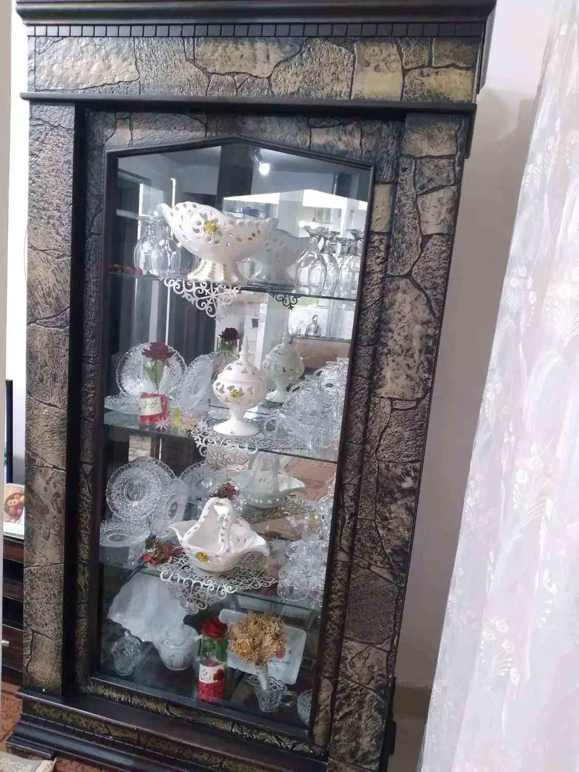 یک عدد ویترین شیشه ای در حد نو|بوفه، ویترین، کنسول|احمدسرگوراب, |دیوار