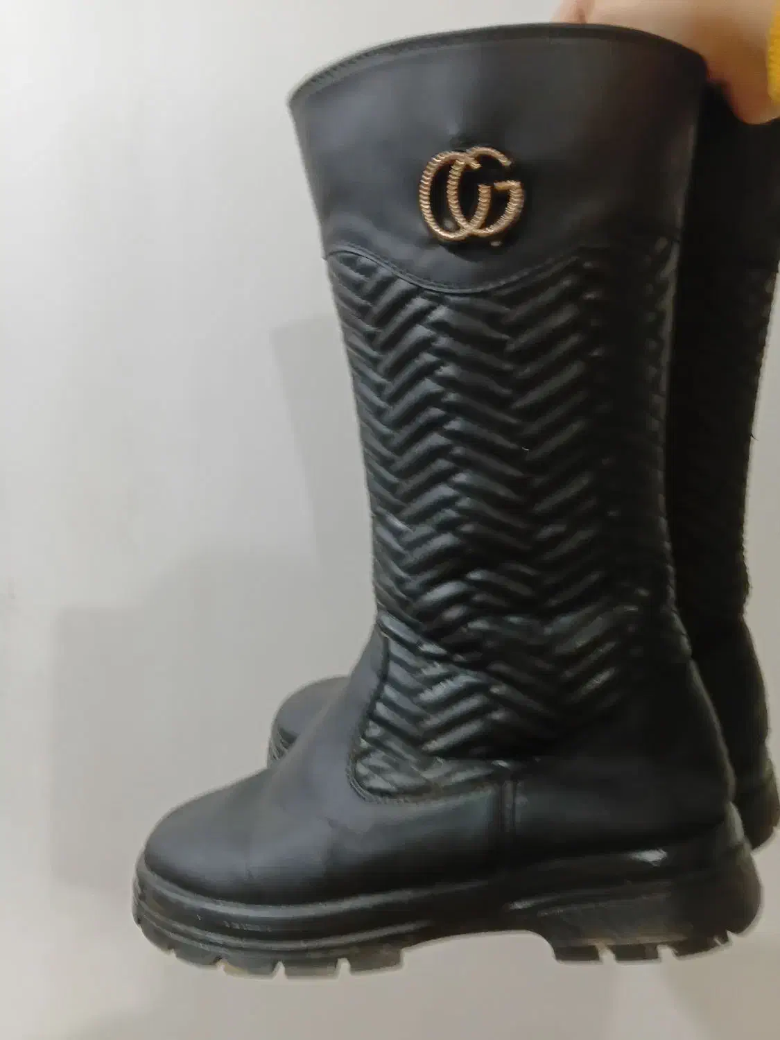 بوت|کیف، کفش، کمربند|شفت, |دیوار