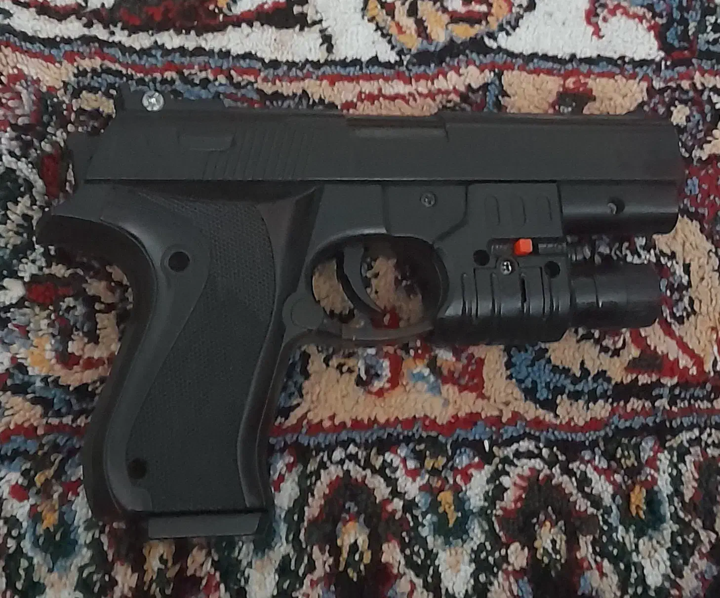 تفنگ اسباب بازی|اسباببازی بچه|قم, نیروگاه|دیوار