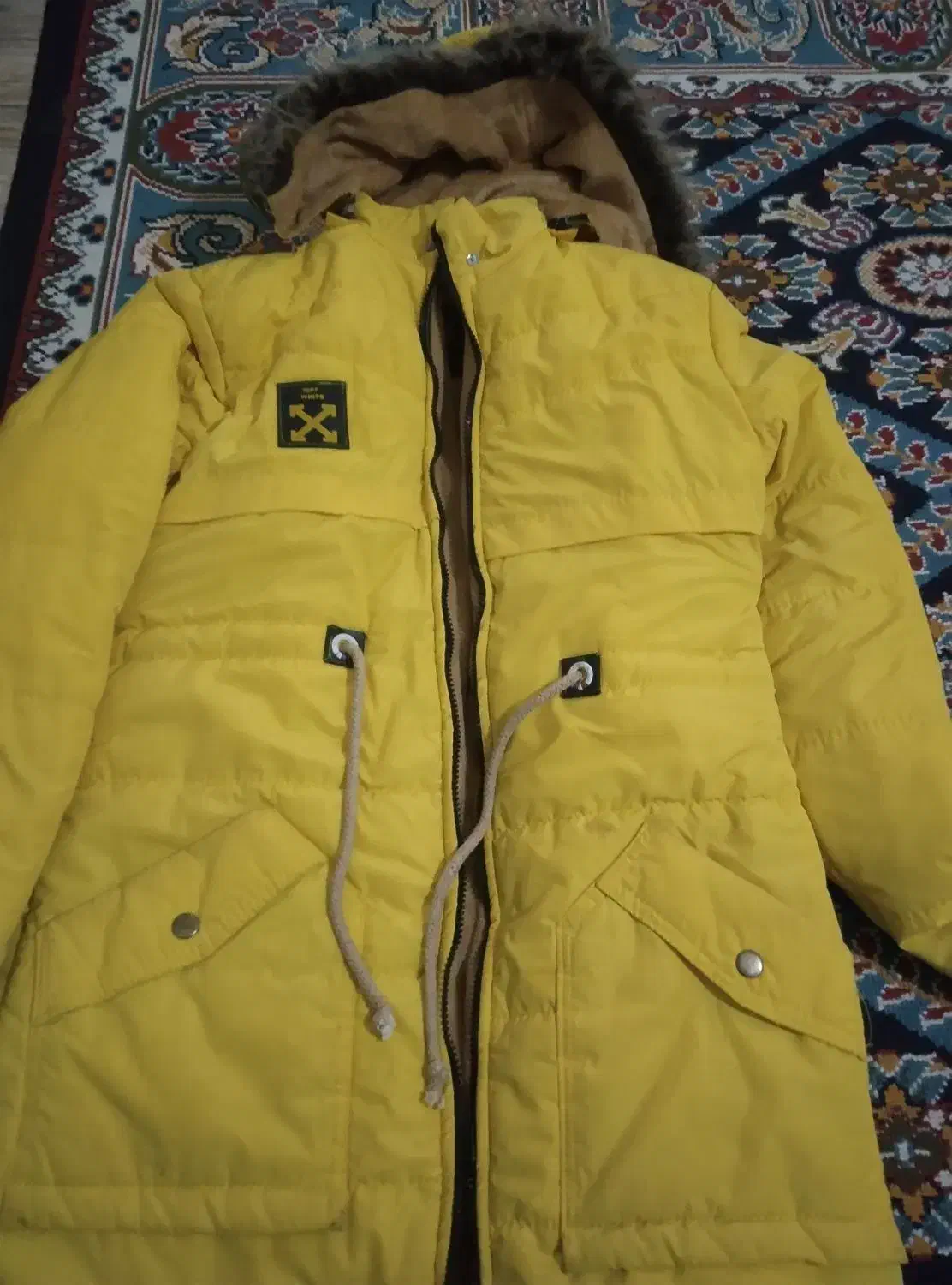 کاپشن|لباس|نیمروز, |دیوار