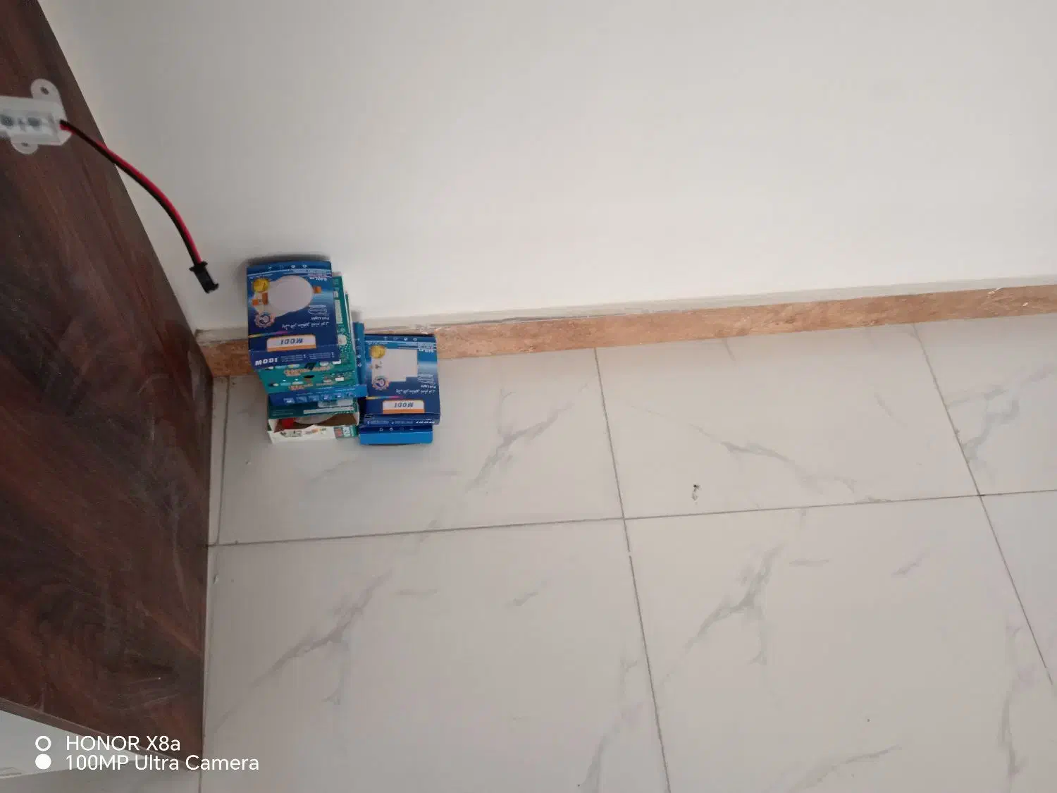 هالوزن|لامپ و چراغ|رشت, فلسطین|دیوار