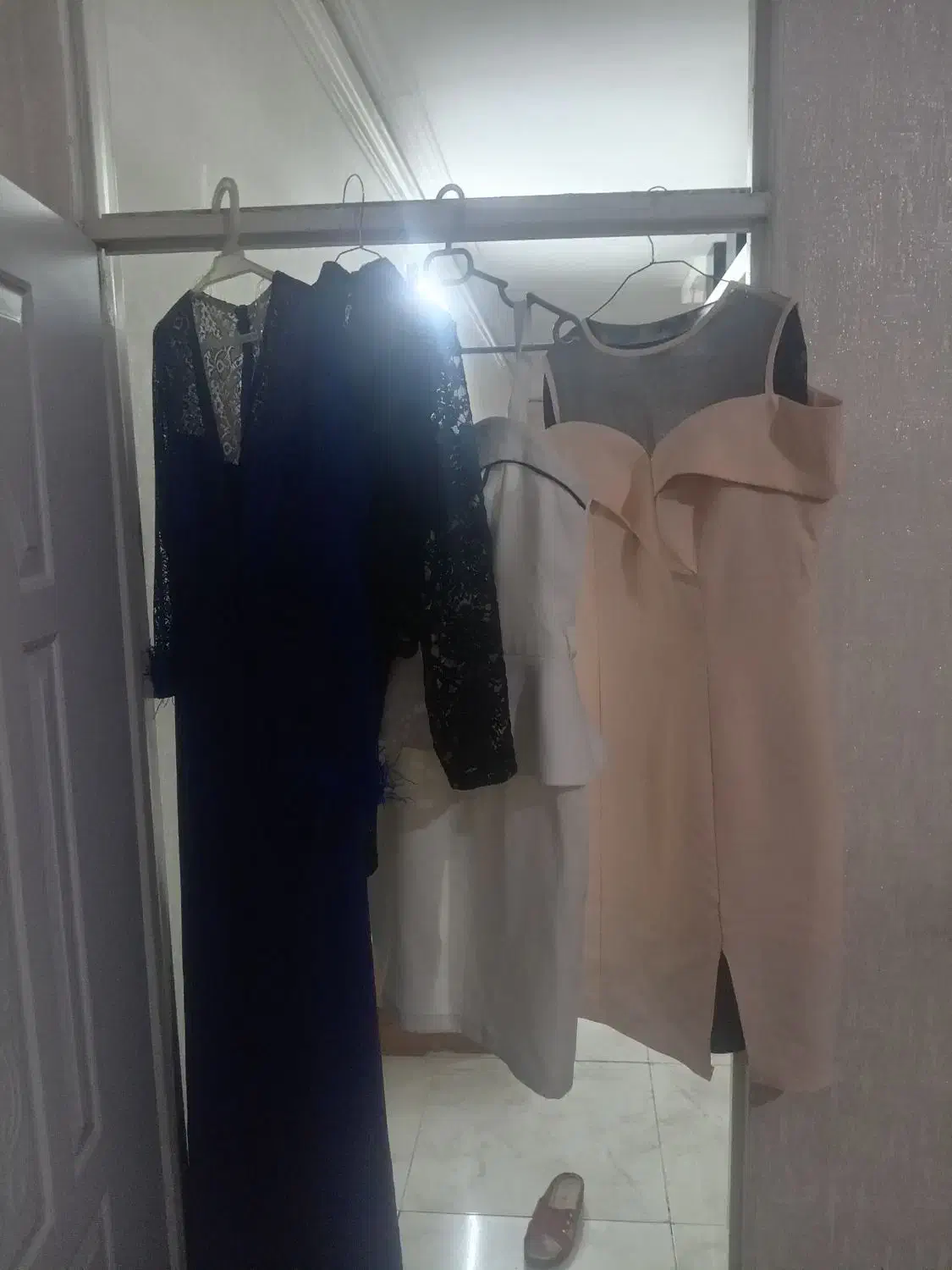 لباس مجلسی|لباس|تربت‌حیدریه, قائم|دیوار