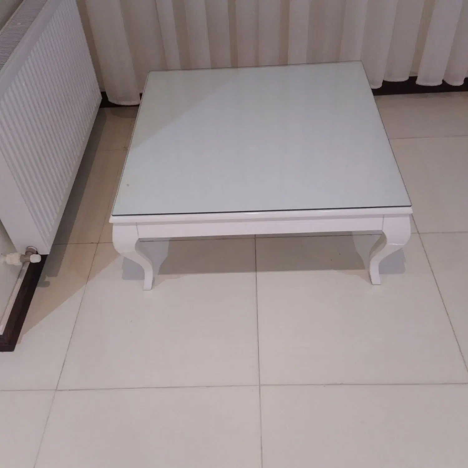 میز جلو مبلی سفید تمیز با شیشه|مبلمان خانگی و میز عسلی|کرج, باغستان|دیوار