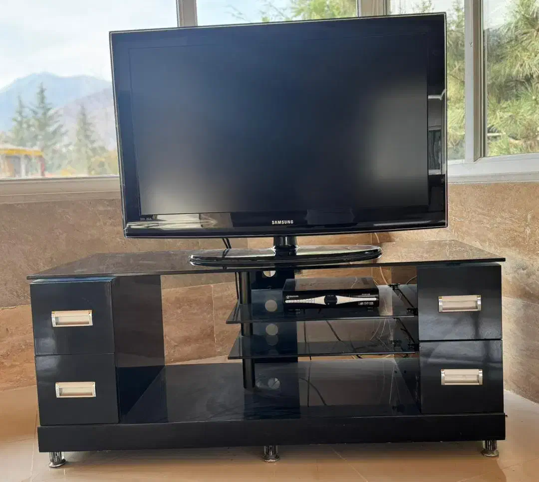 تلویزیون سامسونگ ۴۰ اینچ همراه با میز ترک|تلویزیون و پروژکتور|کلاردشت, |دیوار