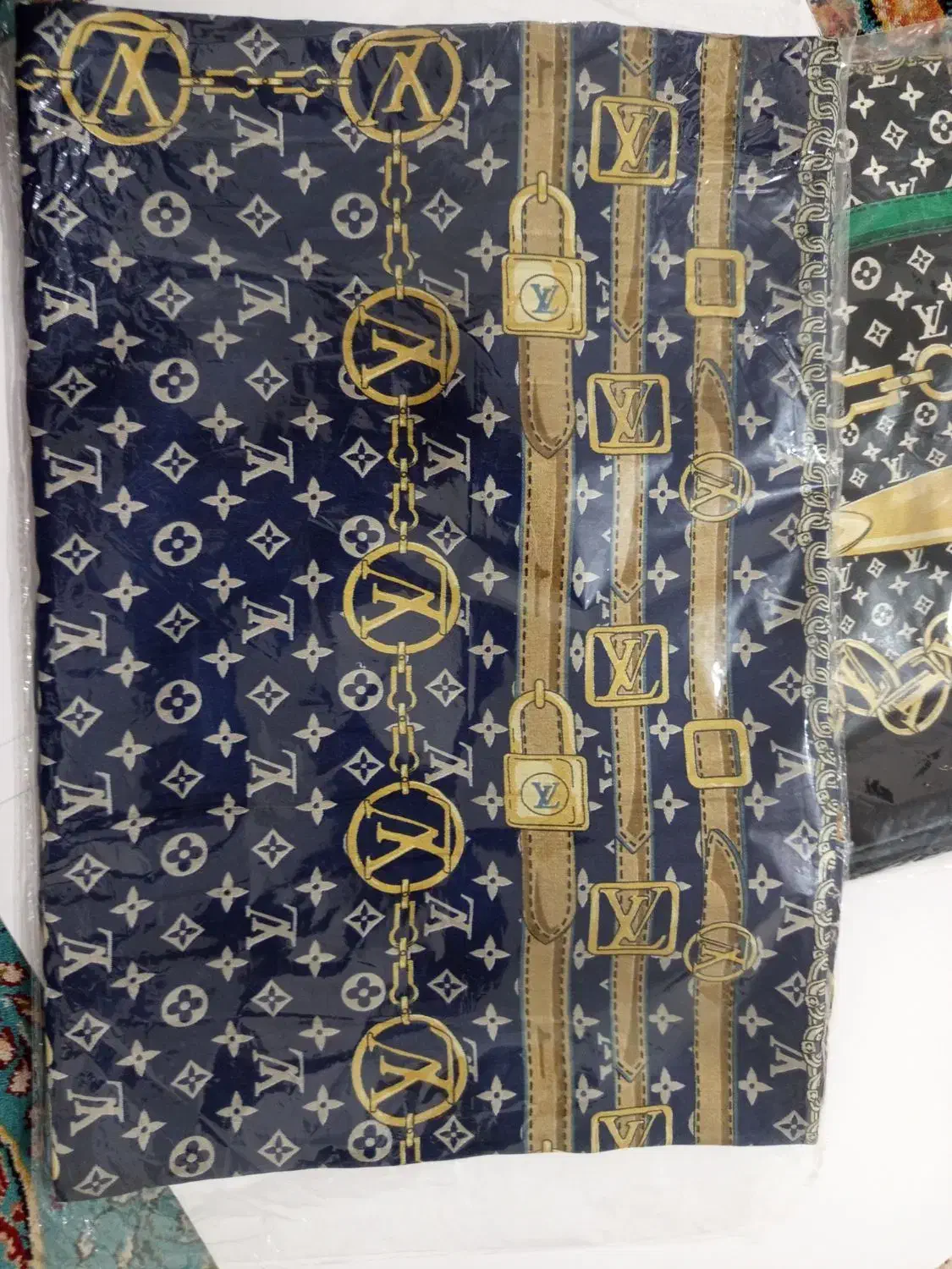 روسری|لباس|قم, ولیعصر|دیوار