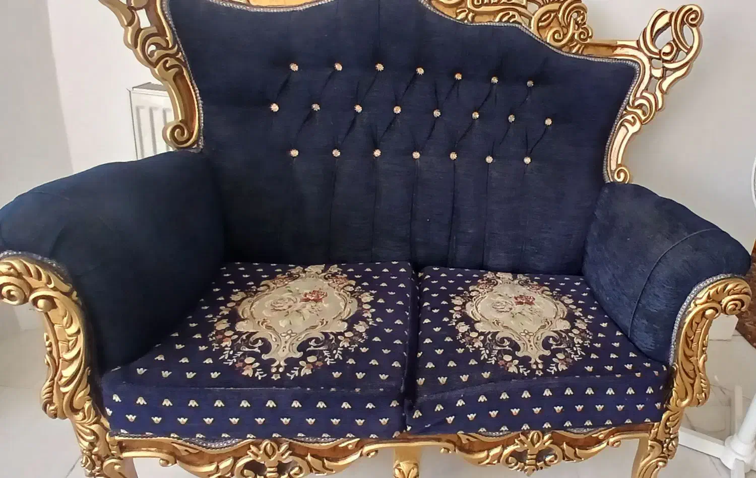 مبل ۷ نفره کلاسیک|مبلمان خانگی و میز عسلی|هشتگرد, فاز ۷ مهستان|دیوار