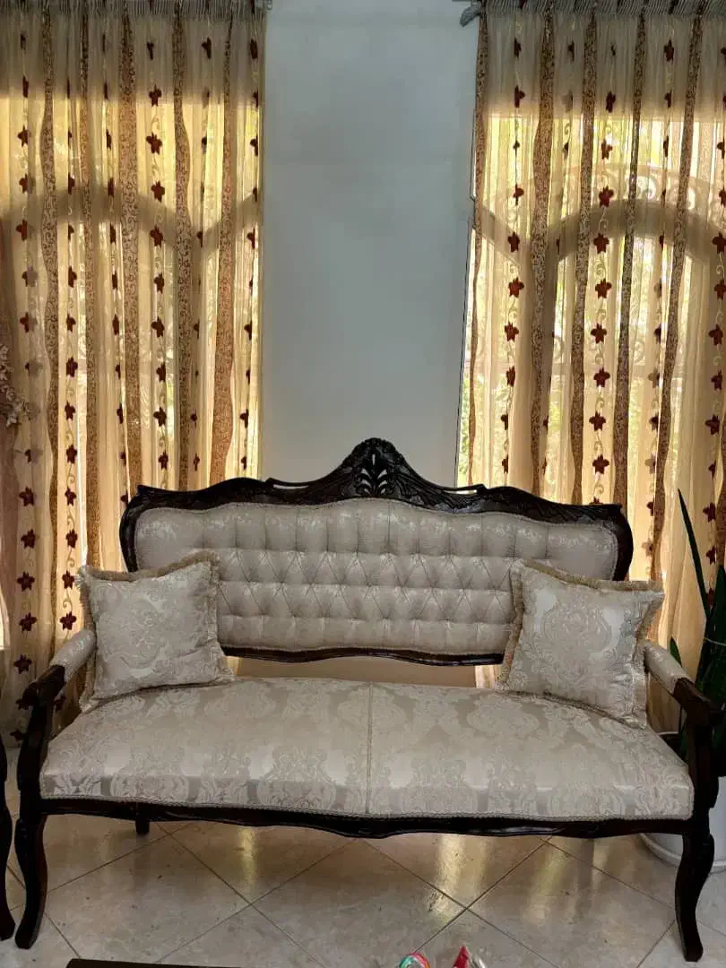 ی دست مبل ۹ نفره کاملا تمیز رنگ کرم قهوهای|مبلمان خانگی و میز عسلی|تهران, قبا|دیوار