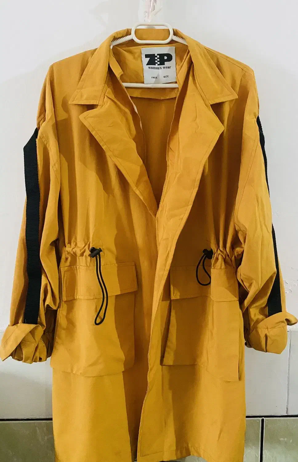 تعدادی مانتو نو|لباس|کلاله, |دیوار