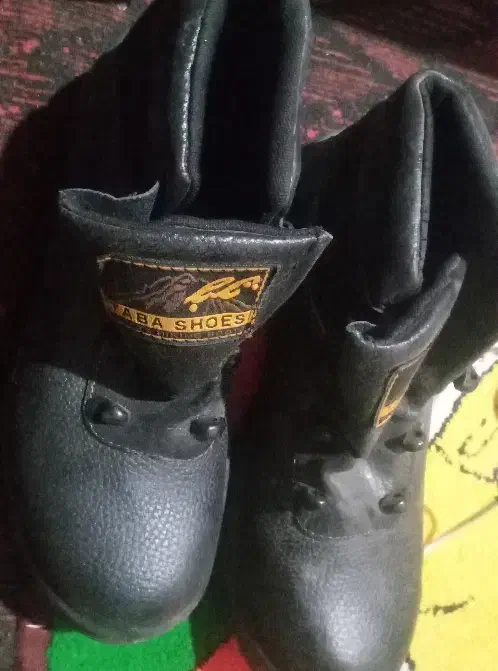 کفش|کیف، کفش، کمربند|تربت‌حیدریه, پائین ولایت|دیوار