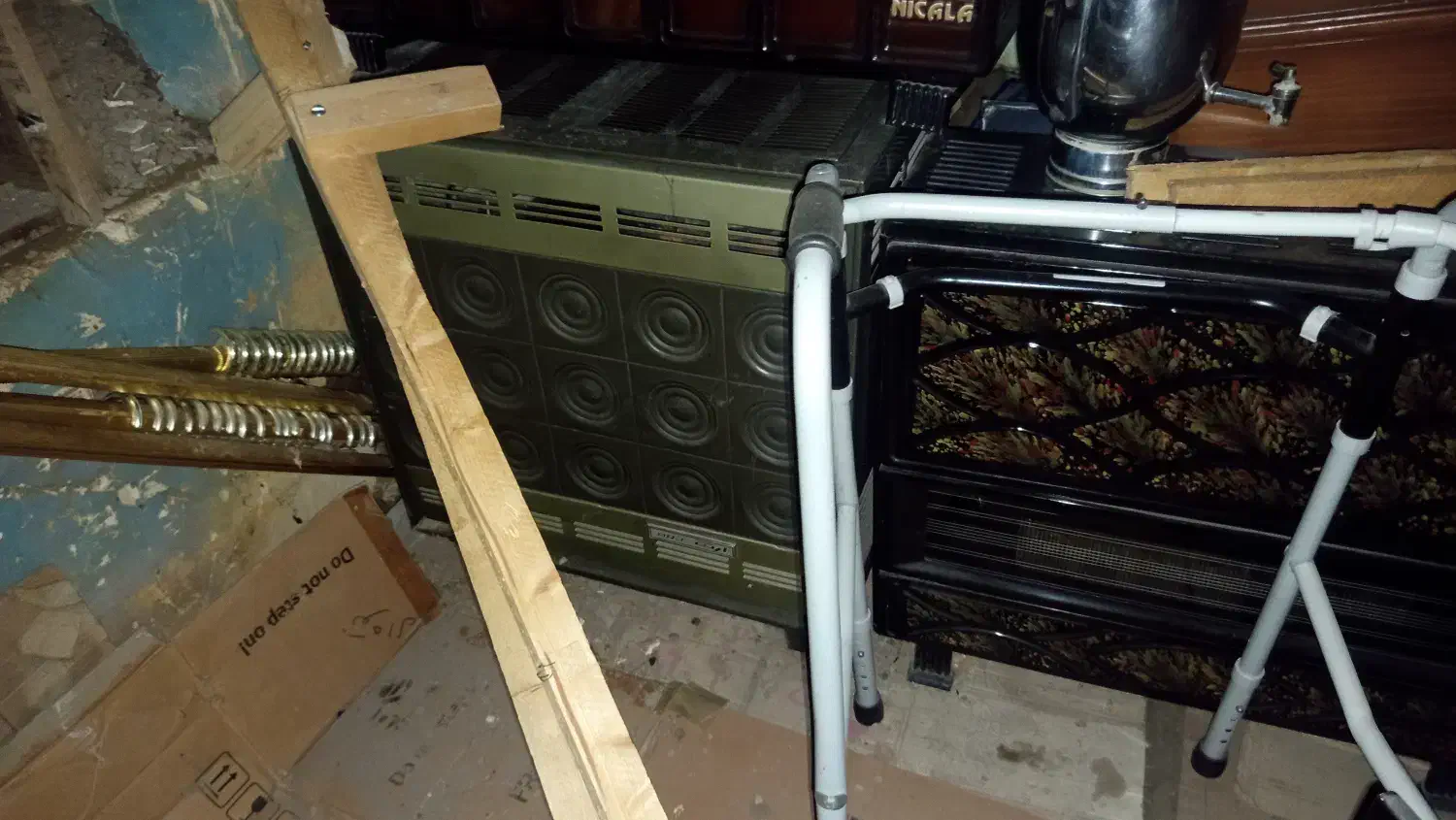 بخاری نفتی ارج|بخاری، هیتر، شومینه|مشگین شهر, |دیوار