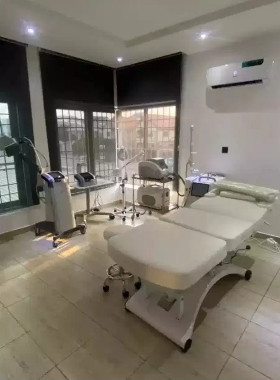 اجاره اتاق وتخت درکلینیک زیبایی|اجارهٔ دفتر کار، اتاق اداری، مطب|اهواز, نادری|دیوار